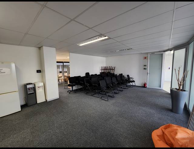 222M² OFFICE TO LET IN PINELANDS